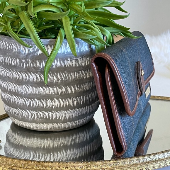 Vintage Liz Claiborne trifold wallet in navy plaid - Picture 9 of 12